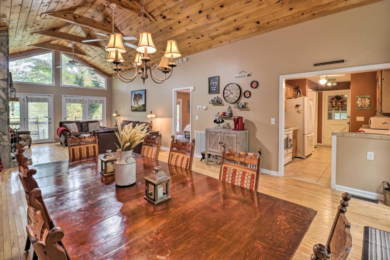 Rustic Red Cabin With Deck In Maggie Valley Club! Exterior foto