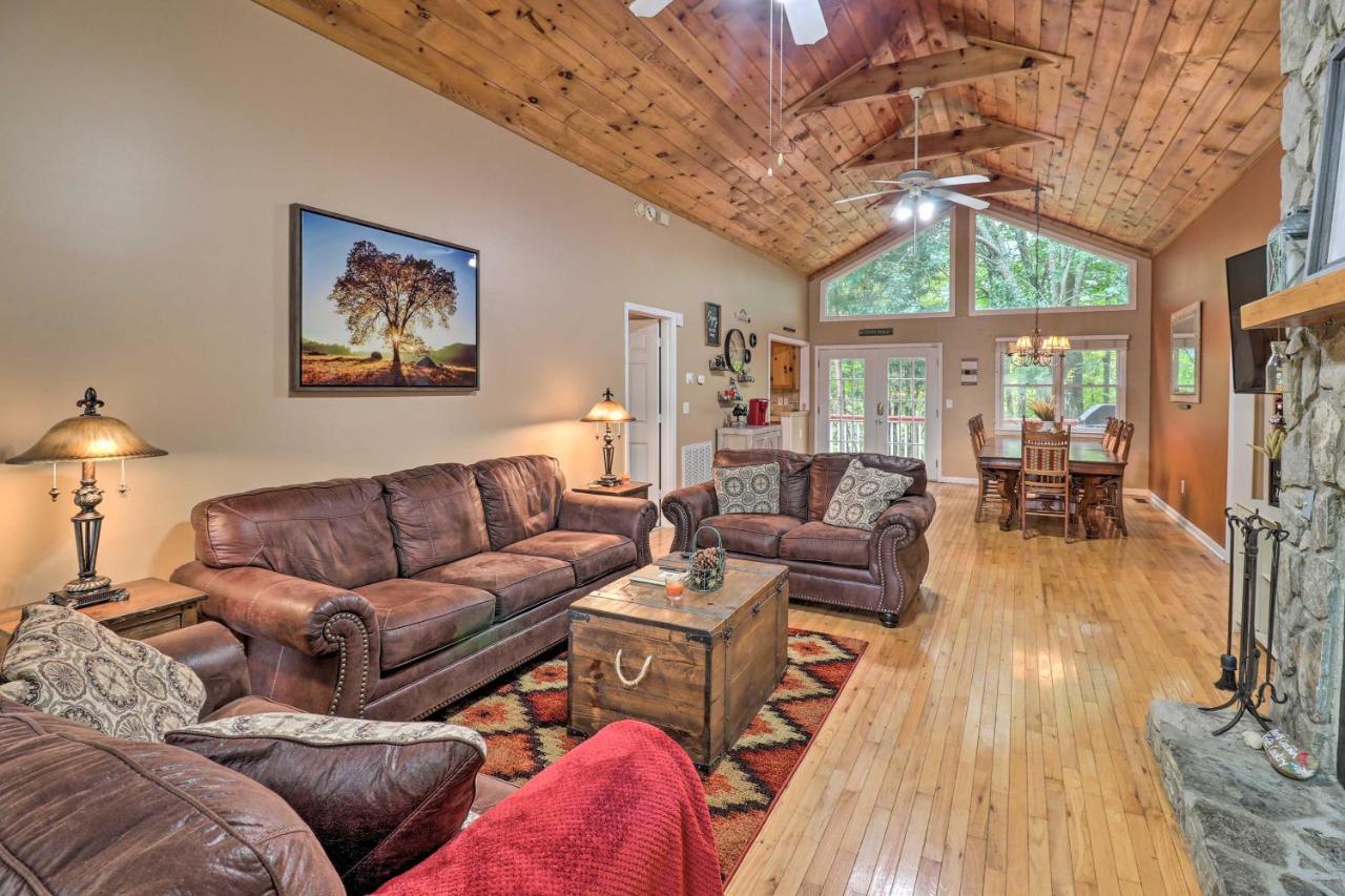 Rustic Red Cabin With Deck In Maggie Valley Club! Villa Exterior foto