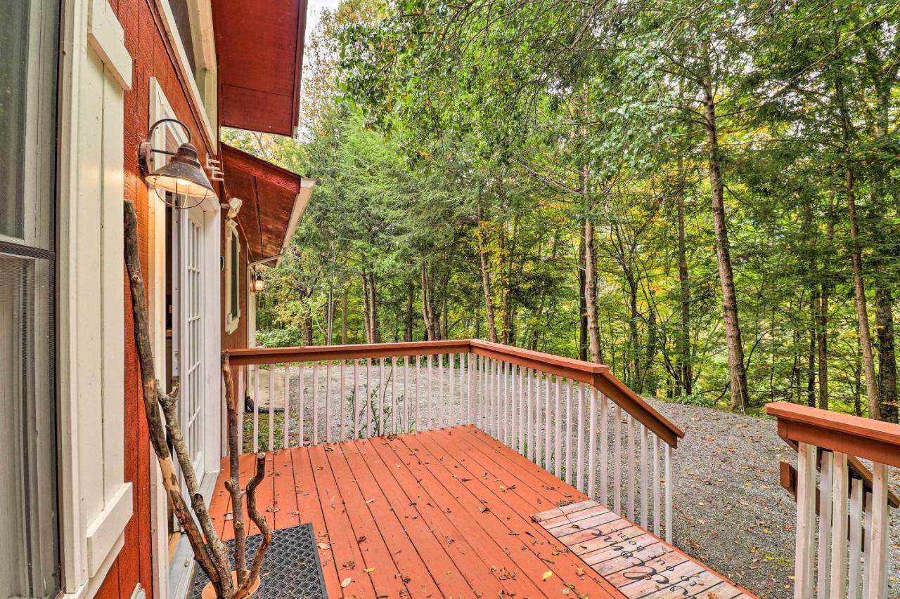 Rustic Red Cabin With Deck In Maggie Valley Club! Villa Exterior foto